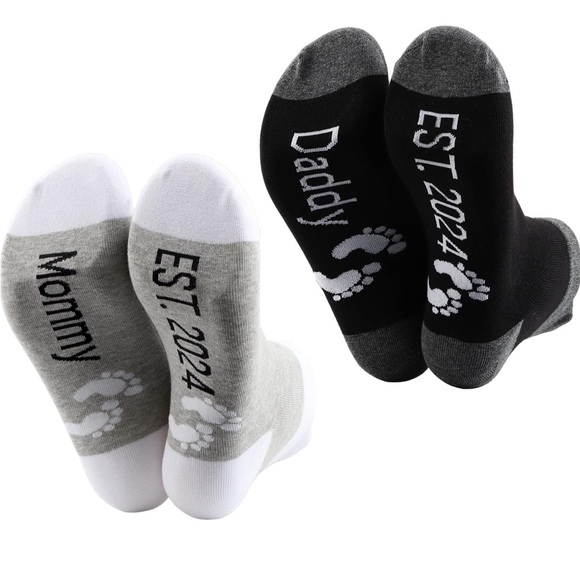 2pk New Parents Gifts Daddy Mommy Est 2023 New Mom and Dad Socks Pregnancy - Picture 3 of 7
